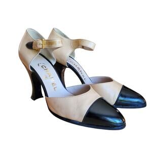 Chanel Vintage 1994 D'Orsay Nude Black Round Toe Pumps Ankle Strap - Size 35